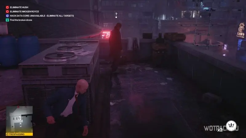Hitman 3 - Agent 47 op het dak en bewaker met een sluipschuttersgeweer