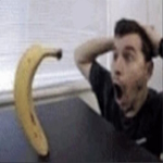 Mies on järkyttynyt nähdessään banaanin