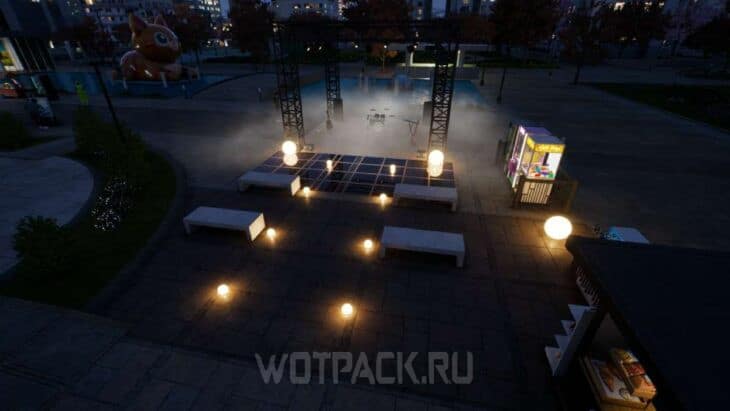 Размещенная в парке концертная сцена