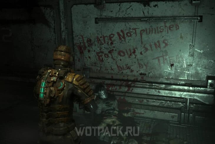 Главный герой напротив стены с надписью в Dead Space (2023)