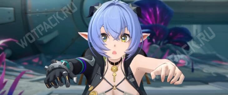 Удивлённая Люсия Эловен на фоне каверны