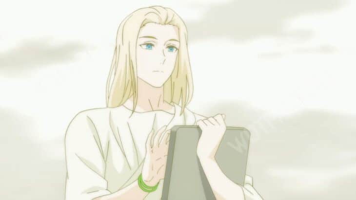 Михаэль держит планшет