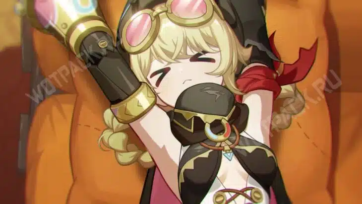 Ягода потягивается на кресле