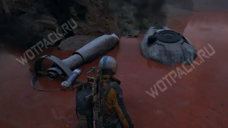 Рейдер рядом с разбившимися зондом и доставщиком