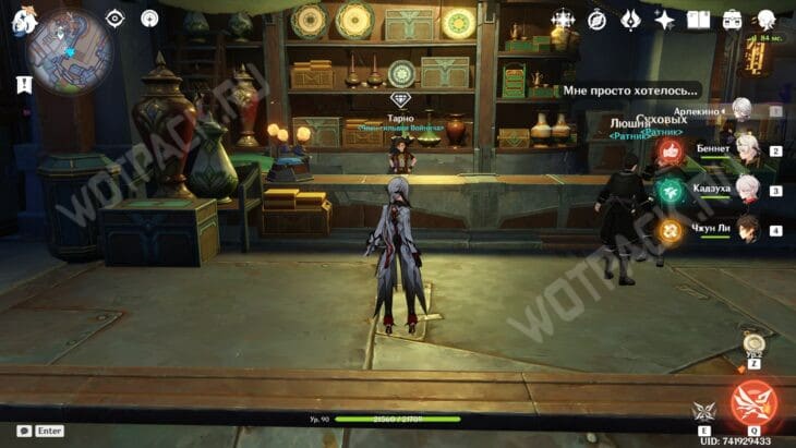 Тарно стоит за прилавком