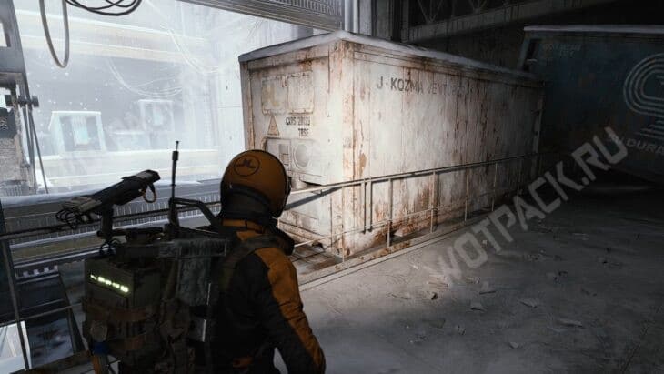 Контейнер J Kzma Ventures в погрузочном доке