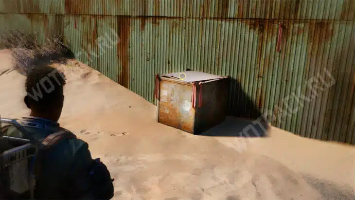 Подозрительный ржавый ящик рядом со складом Su Durante