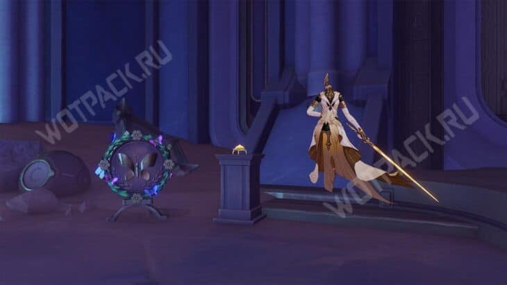 Швея возле колонны и золотой жук