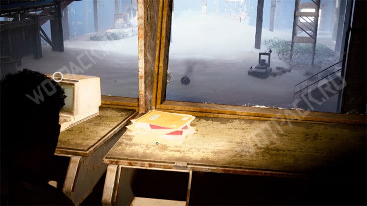 Документы на столе в будке менеджера