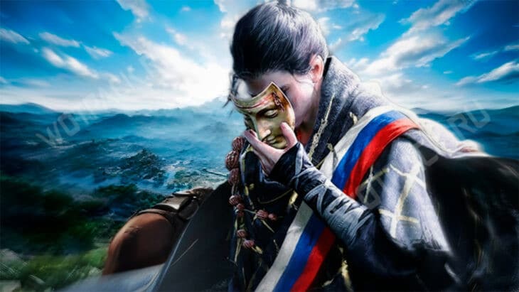 Персонаж с российским флагом держит маску