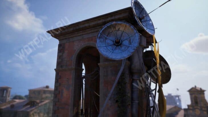 Красная вышка с антеннами в Погребенном городе