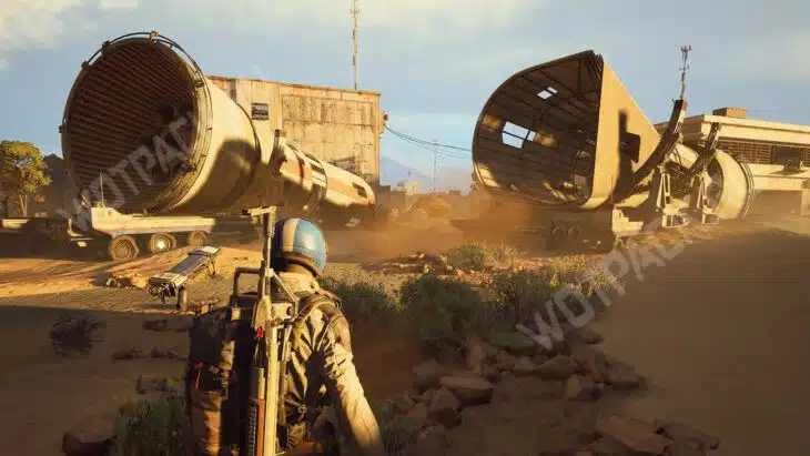 Рейдер перед ракетными двигателями в Космопорте