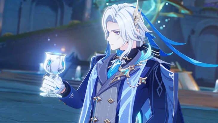 Невиллет держит бокал