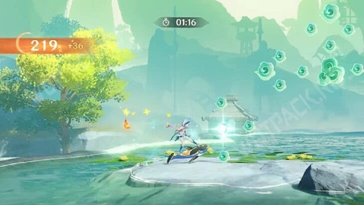 Муалани передвигается по платформе в пруду