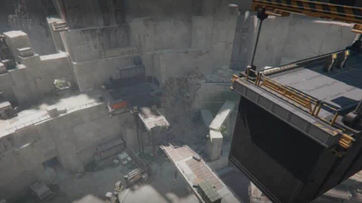 Разрушенный мост на подходе к суперкрану в карьере Эберрей