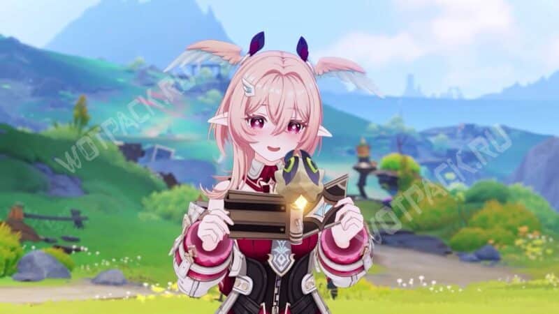 Линнея держит справочник в руках