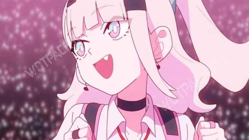 Санна улыбается