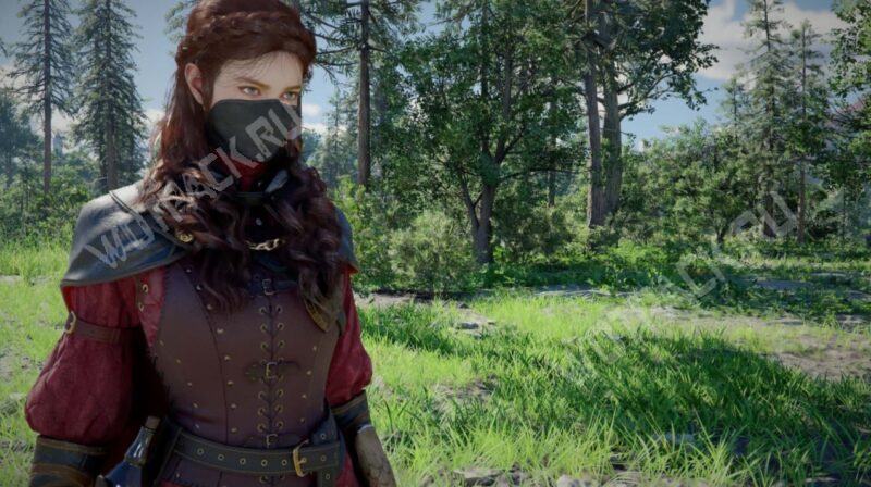 Дамиана в маске на фоне леса