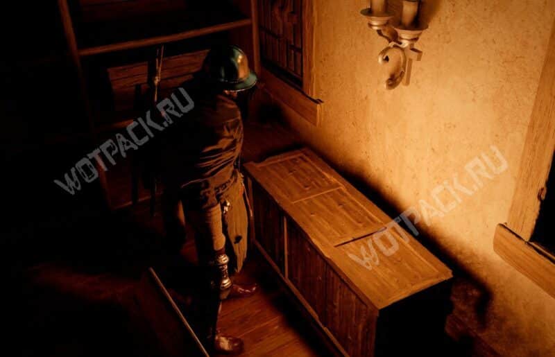 Большой сундук в доме