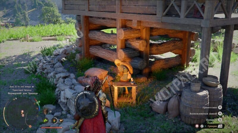 Продавец подпольного магазина сидит у прилавка