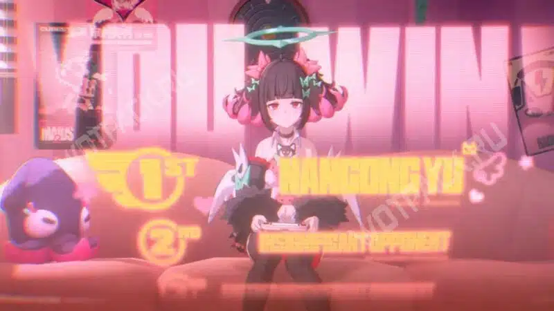 Юй сидит на диване после победы в видеоигре