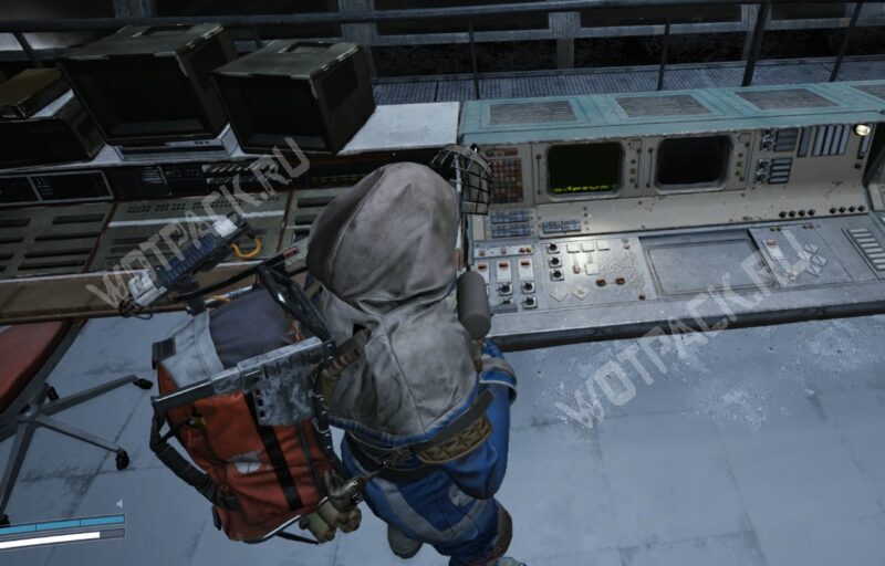 Рейдер перед терминалом диспетчерской в песочнице роботов