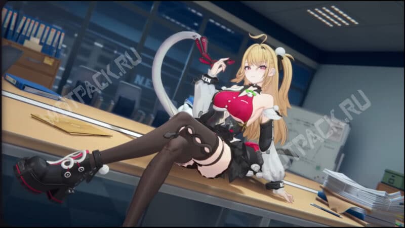 Циссия сидит и отдыхает на столе